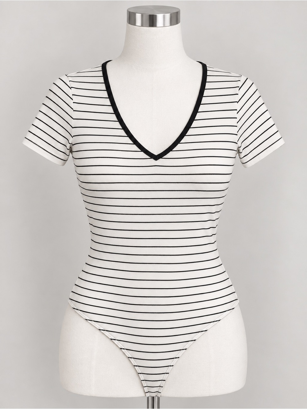 SO Women's White Black Stripe Short Sleeve V-Neck T-Shirt Tee Bodysuit Size L